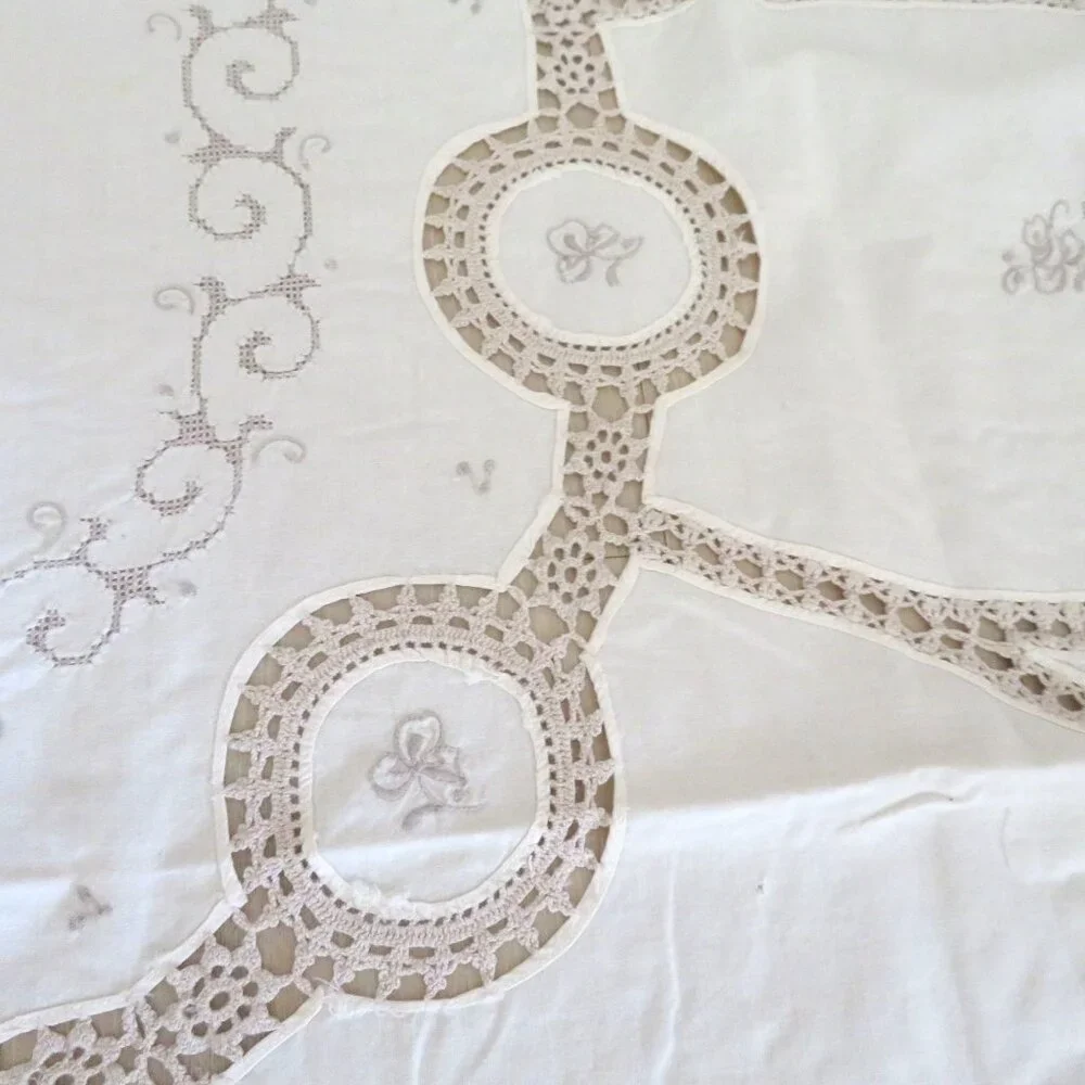 Vintage Beige Cotton Tablecloth Embroidered Floral Crochet Lace Details 48 x 66 - Picture 10 of 12